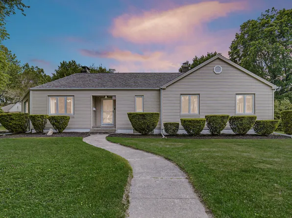 121 E Westchester Ct, Chesterton, IN 46304
