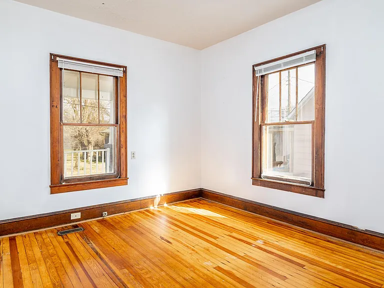 1122 Phillips Ave — Photo 4