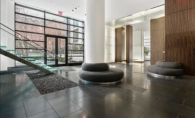 Rented by R New York | media 9