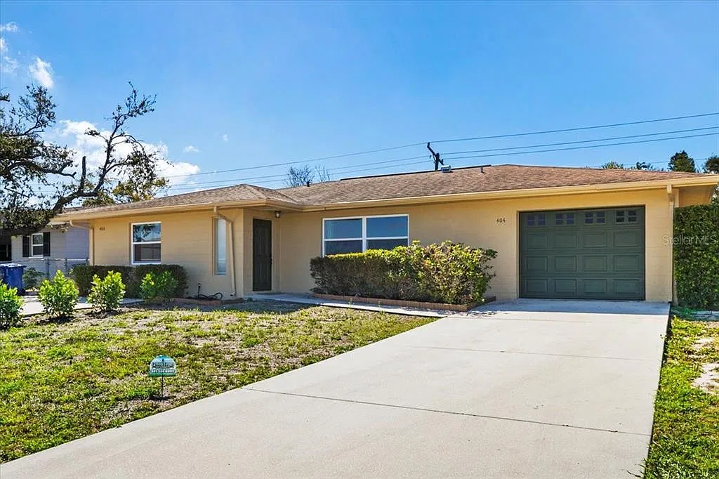 2 bed, 1.0 bath, 1257 sqft, $1,700 — Photo 1