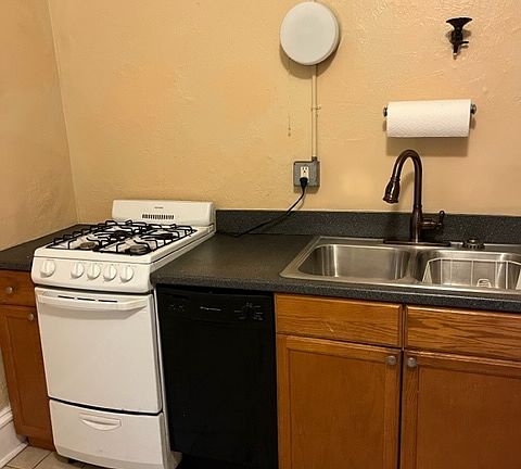 Kitchen with dishwasher