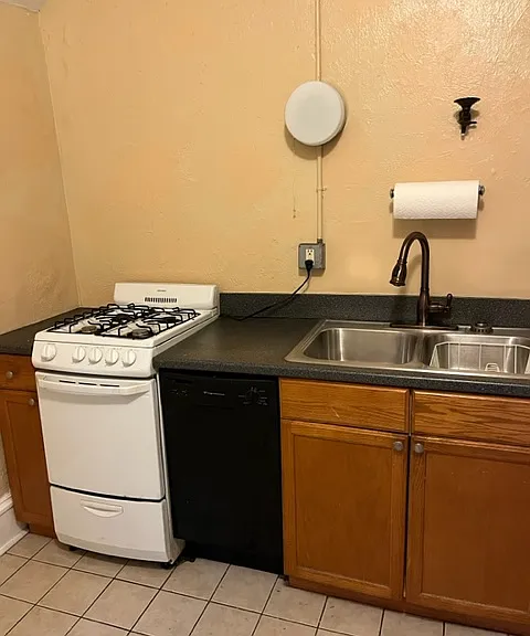 Kitchen with dishwasher