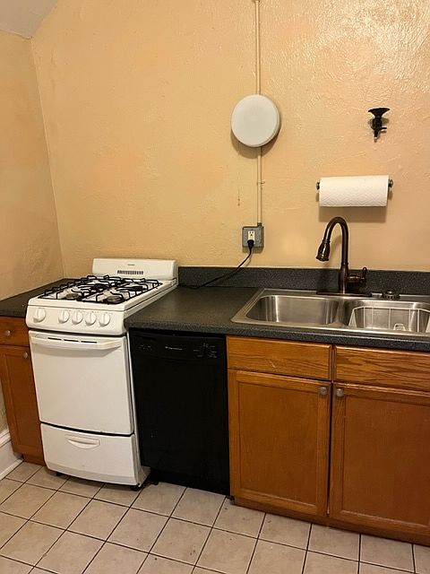 Kitchen with dishwasher