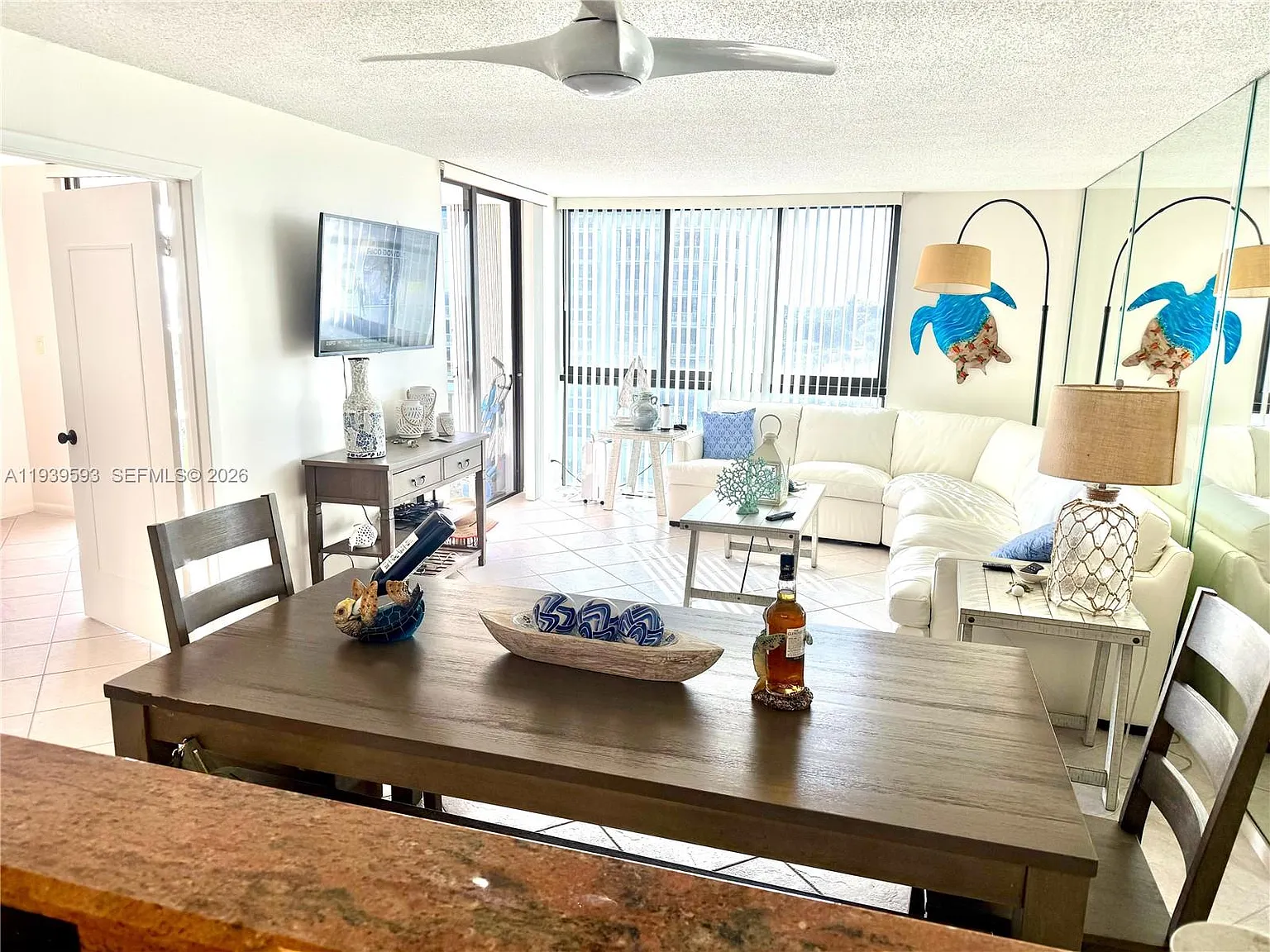 Barclay Beach Club Phase — Photo 4