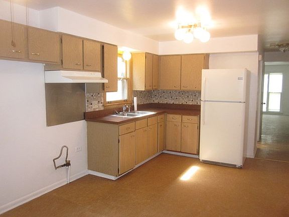 5th image of 13939 S School St APT 1