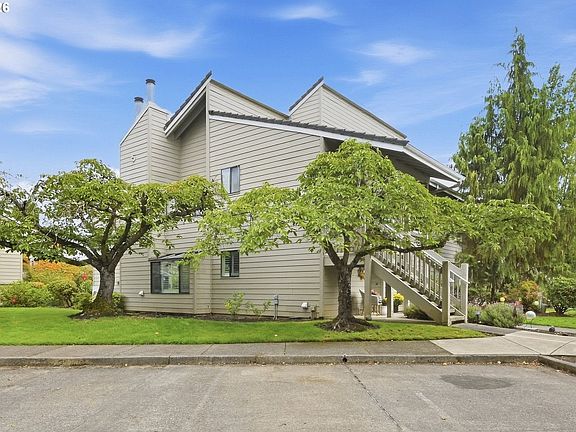 2nd image of 1932 Lake Isle Dr