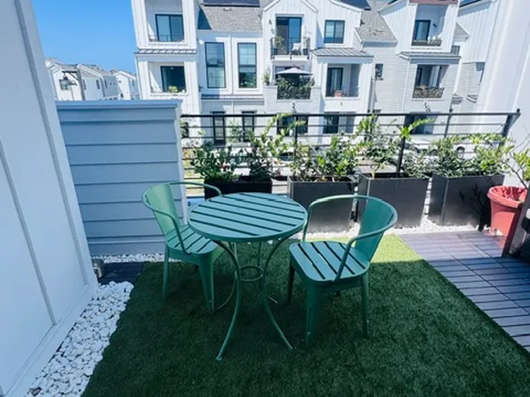 1200 Fox Point Farms Ln #205, Encinitas, CA 92024