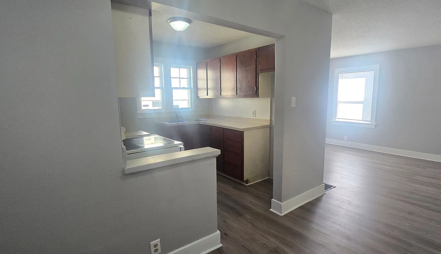 1636 E Moore St. 2 Bedroom/ 1 Bath — Photo 4