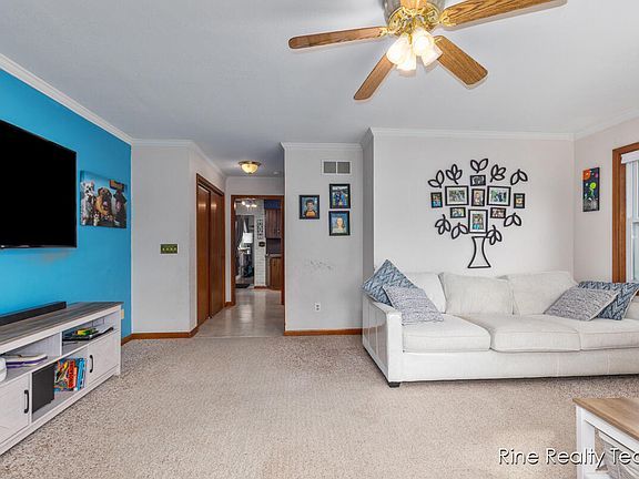 5th image of 410 Cameo Ave
