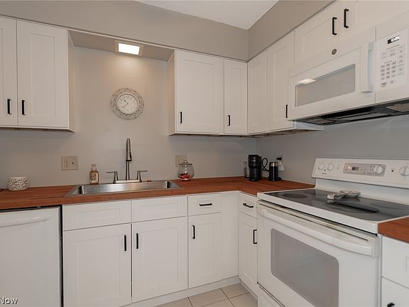 5th image of 8210 Deepwood Blvd #11-5