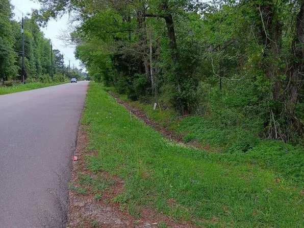 823 County Road 401, Dayton, TX 77535