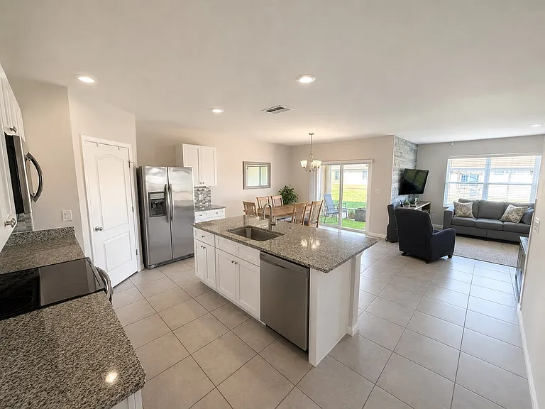 3053 Country Club Cir — Photo 5