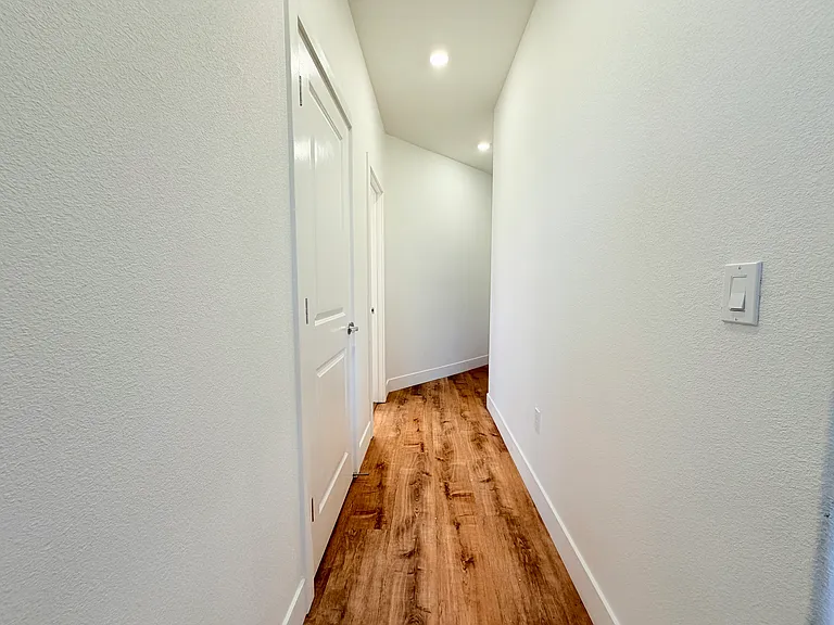 1322 Ascot Ln #B — Photo 8