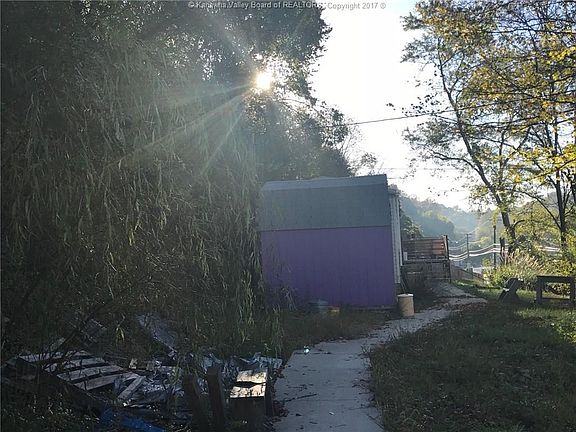 3rd image of 1026 Woodward Dr