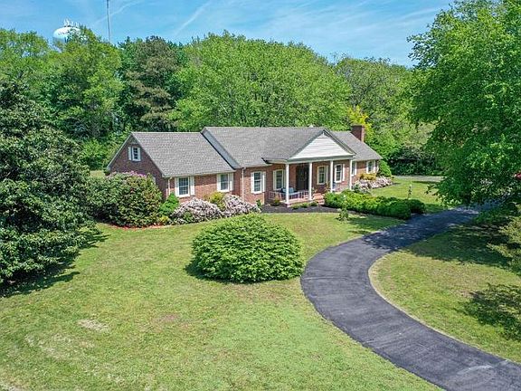 3rd image of 7 Hillcrest Dr