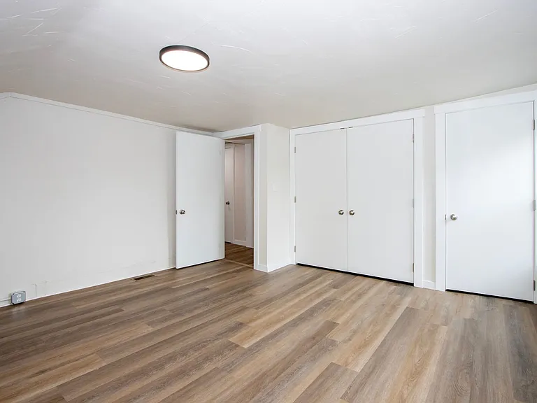 217 Hall St — Photo 17
