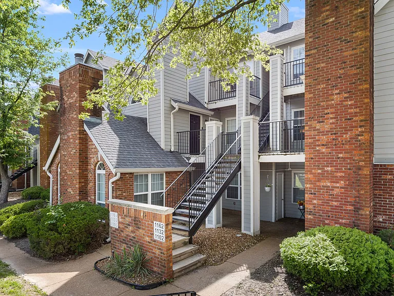 Heritage Apartments — Photo 13