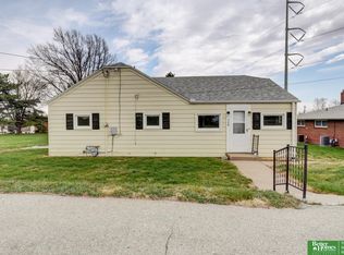 1706 Childs Rd W, Bellevue, NE 68147