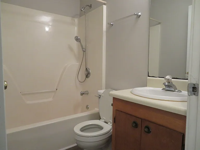 2207 Annandale Dr — Photo 6