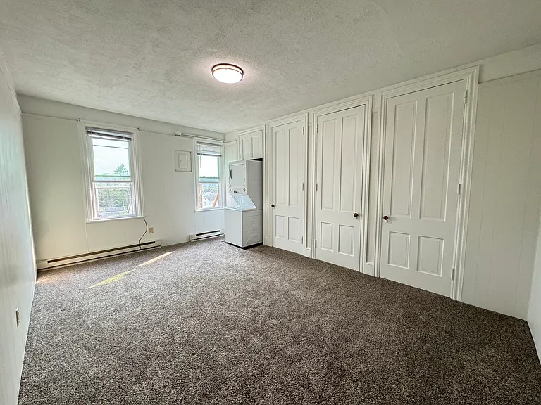 120 E Market St #3 — Photo 3