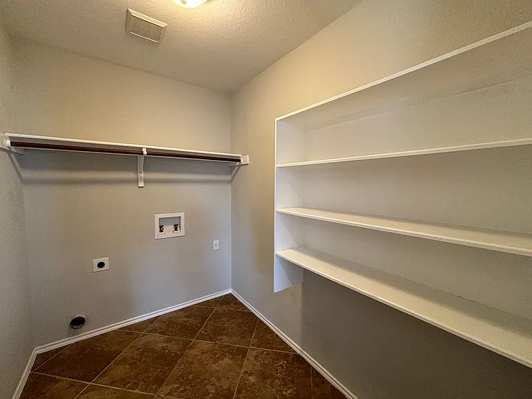 800 Riverway Ln — Photo 31