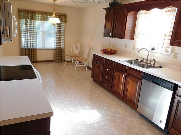 5th image of 1647 Amanda Dr