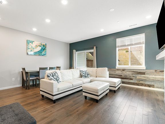 4th image of 2401 S Brookside Pl
