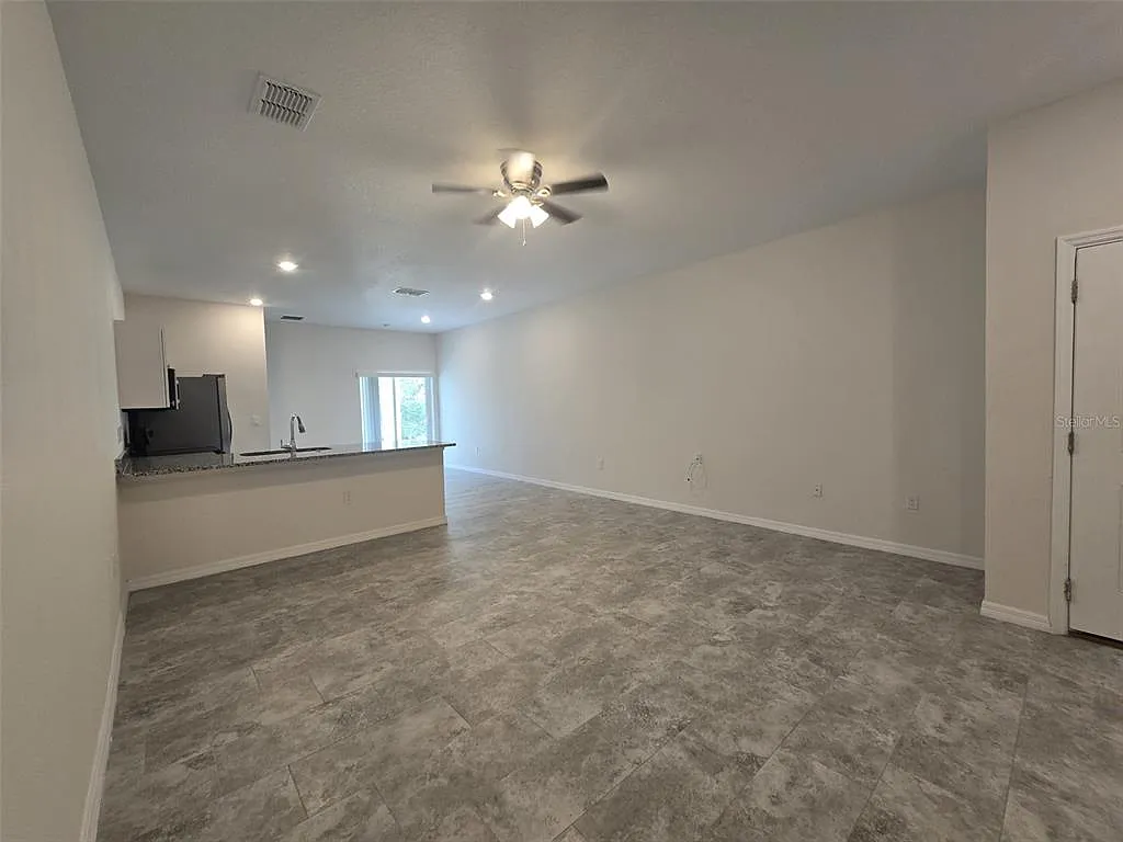 3 bed, 2.0 bath, 1230 sqft, $1,700 — Photo 3