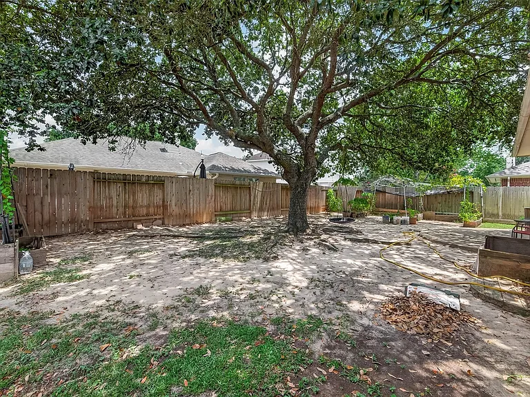 8910 Aberdeen Park Dr — Photo 38