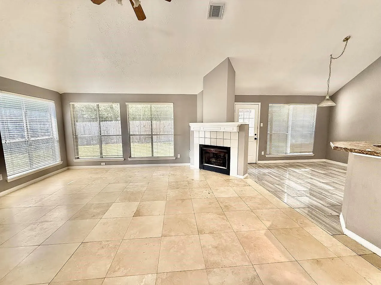 4 bed, 2.5 bath, 2643 sqft, $2,400 — Photo 4