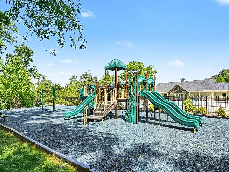 1569 Cambria Ct — Photo 32
