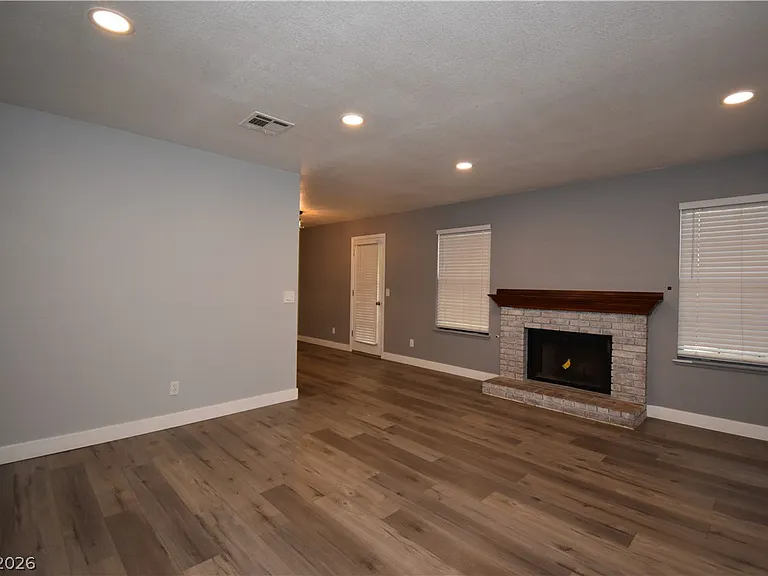 5576 W Rochelle Ave #23C — Photo 2