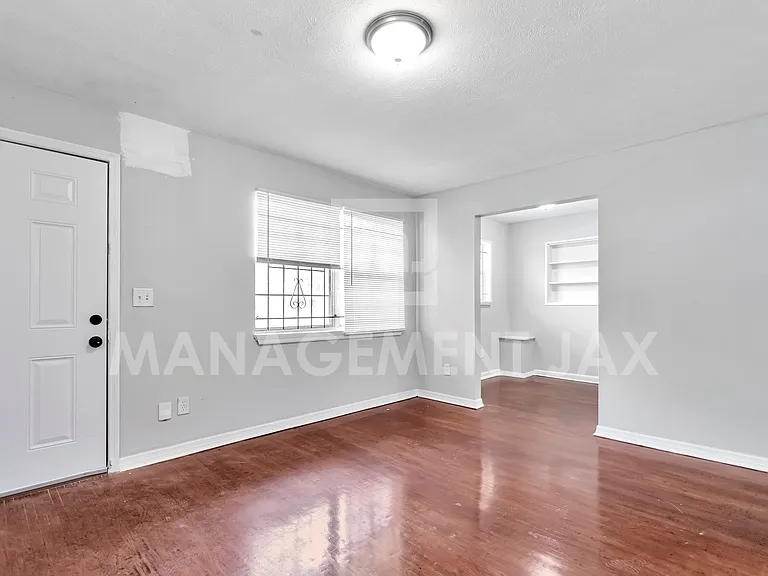 2128 W 15th St — Photo 4