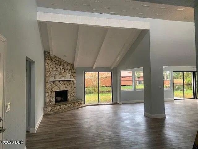 2 bed, 2.0 bath, 1900 sqft, $2,200 — Photo 3