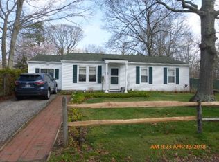 11 Centerview Trl, Ridge, NY 11961