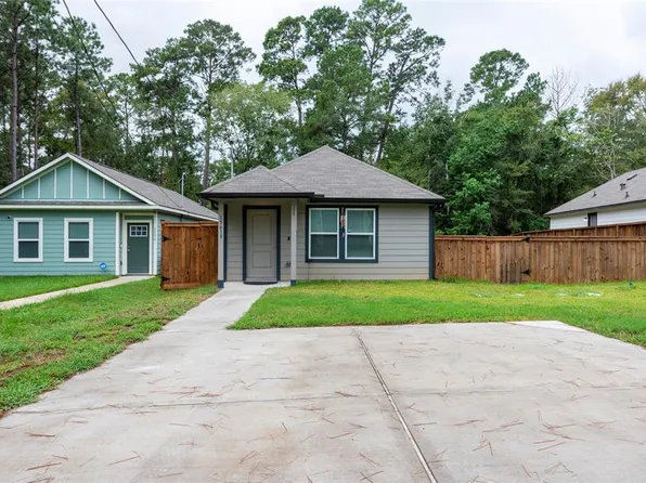 15618 Redwood Lane, Montgomery, TX 77356
