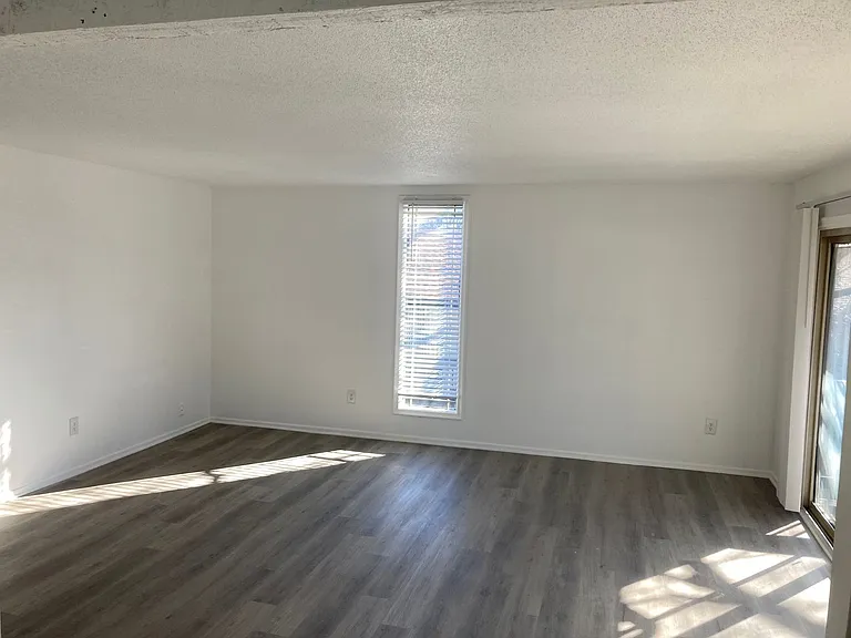 LIMITED TIME OFFER - DISCOUNTED RENTS ON STUDIO, ONE & TWO Bedroom Apartment & Townhomes!! — Photo 18