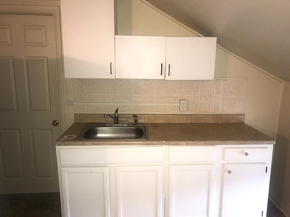 3rd image of 546 Harmony St #3