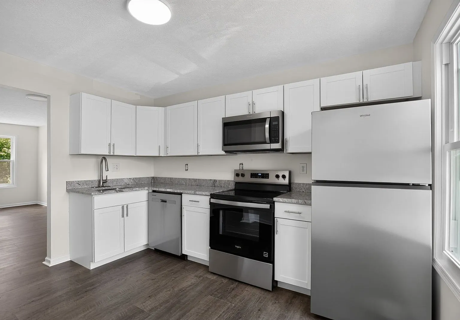 4 bed, 3.0 bath, 1377 sqft, $2,450 — Photo 3