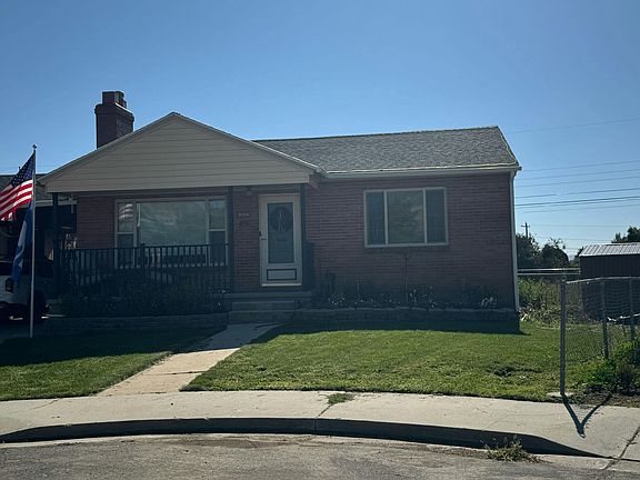 2nd image of 909 N Garden Dr