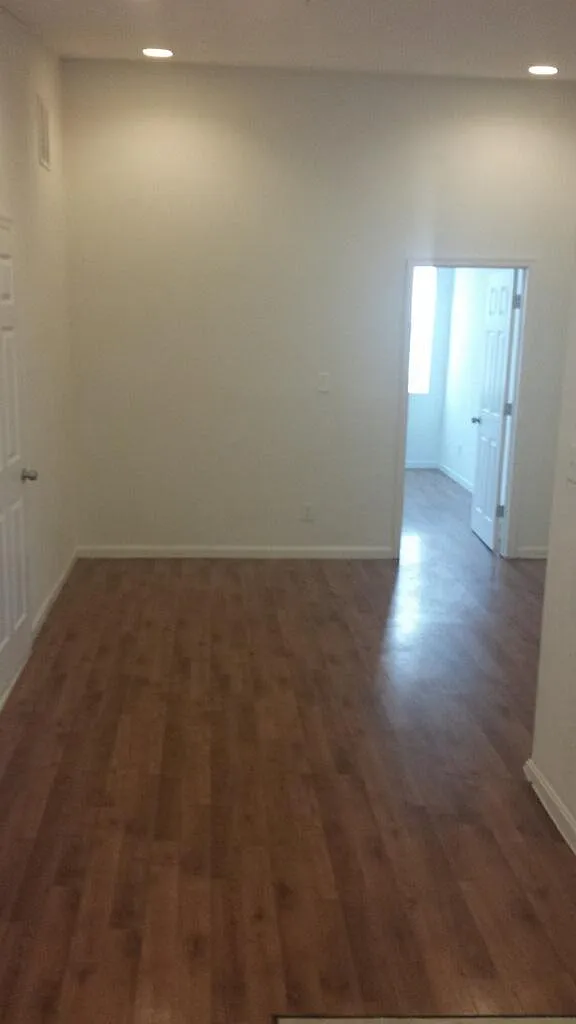 2 bed, 1500 sqft, $1,300 — Photo 2