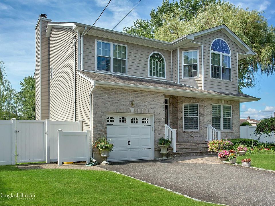 1st image of 26 Alexander Ave