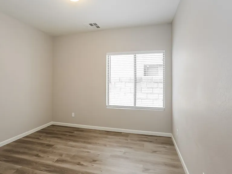 9419 W Elwood St — Photo 12