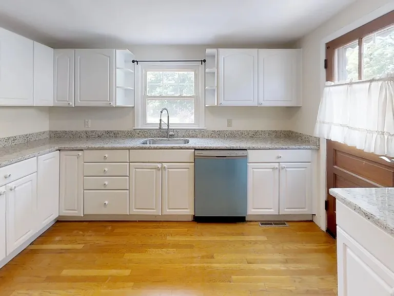 58 Knob Hill Dr — Photo 5
