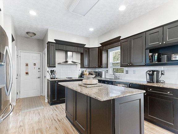 3rd image of 3355 Hidden Cove Cir