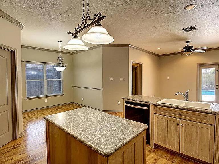 7642 Dallas St — Photo 21