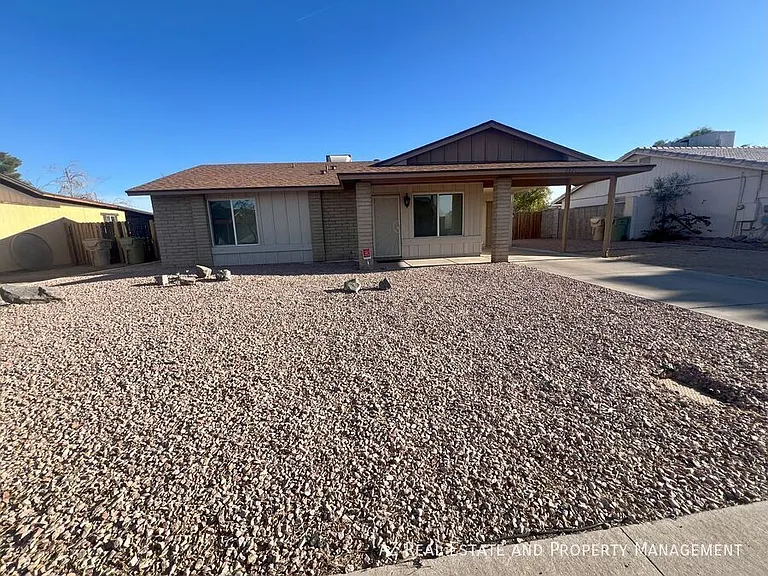 6421 W Carol Ave — Photo 2