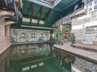 2550 Vineyard Rd, Saunderstown, RI 02874