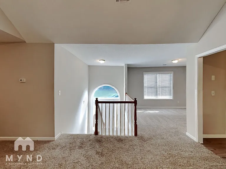 1013 Vineyard Walk — Photo 4