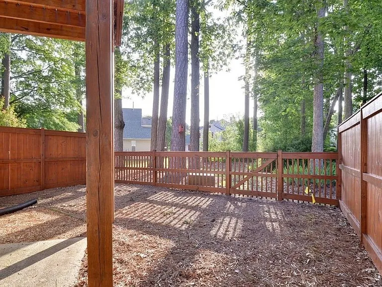 910 Lake Forest Dr — Photo 12